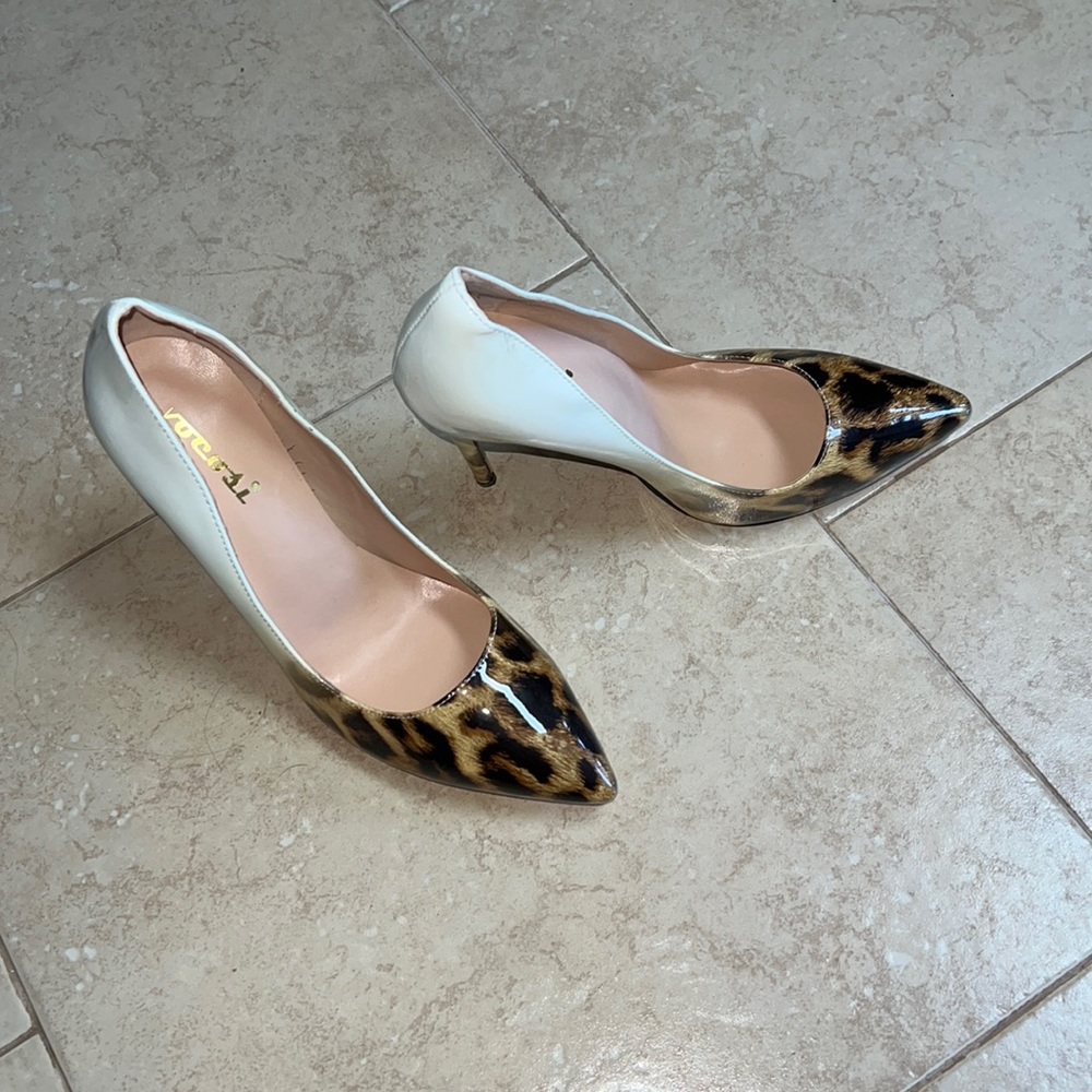 Vocosi leopard printed heels